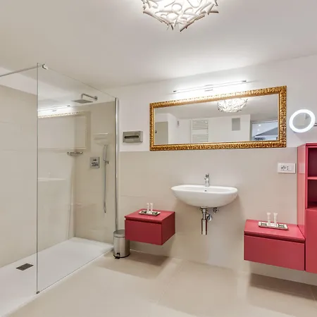 アパートホテル Oriana Homel ウーディネ